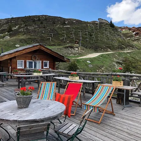 Hamilton & ホテル 3*