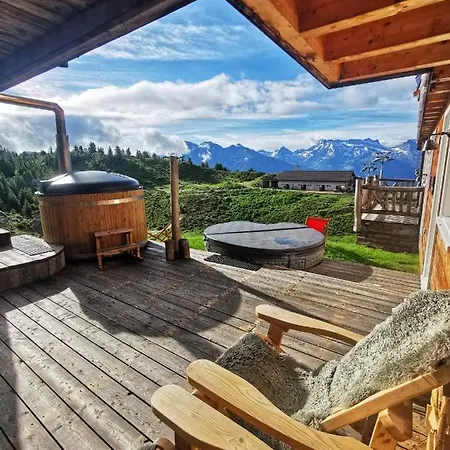 Hamilton & ホテル