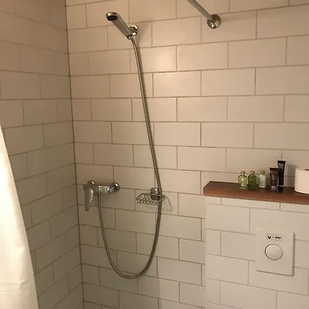 Hamilton & Hotel 3*