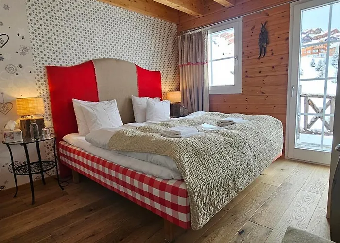 Отель Hamilton & 3*